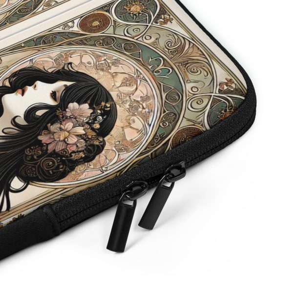 Nouveau Belle Laptop Sleeve